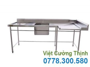 Bàn inox bát bẩn