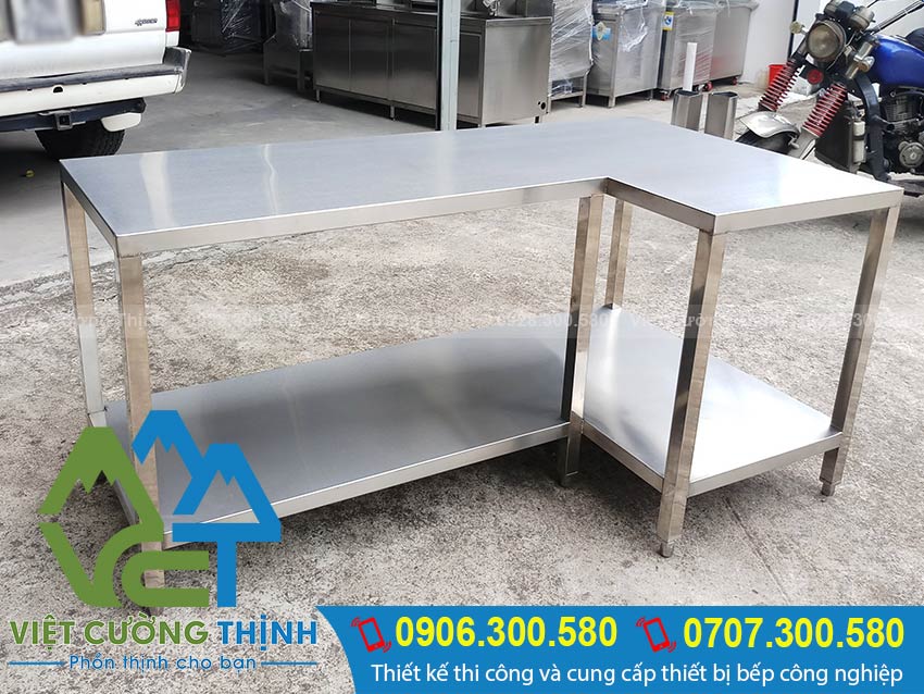 Mẫu bàn góc inox nhà bếp, bàn inox nhà hàng, bàn bếp inox kích thước theo yêu cầu đặt làm tại xưởng VCT nhanh chóng liên hệ chúng tôi ngay. (Ảnh thực tế)