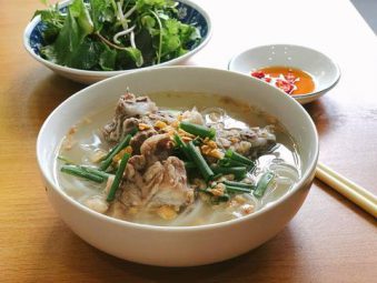 Hủ tiếu xương thơm ngon đậm vị